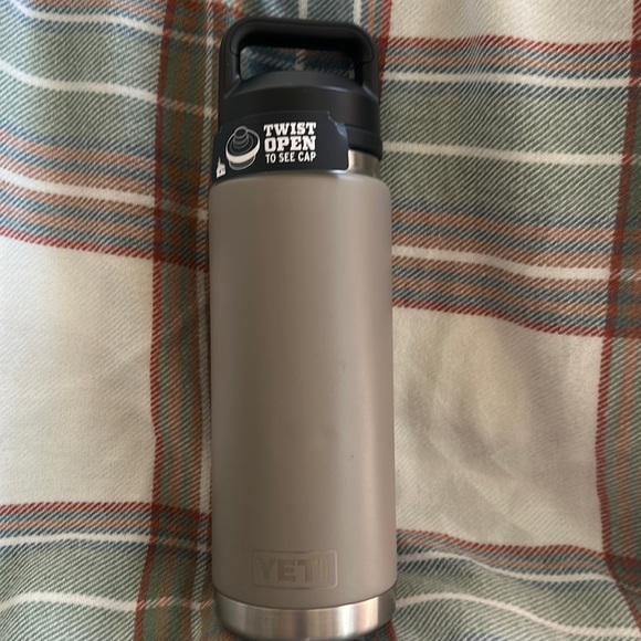 Yeti Dining Yeti Sharptail Taupe Rambler 26 Oz Bottle With Chug Cap